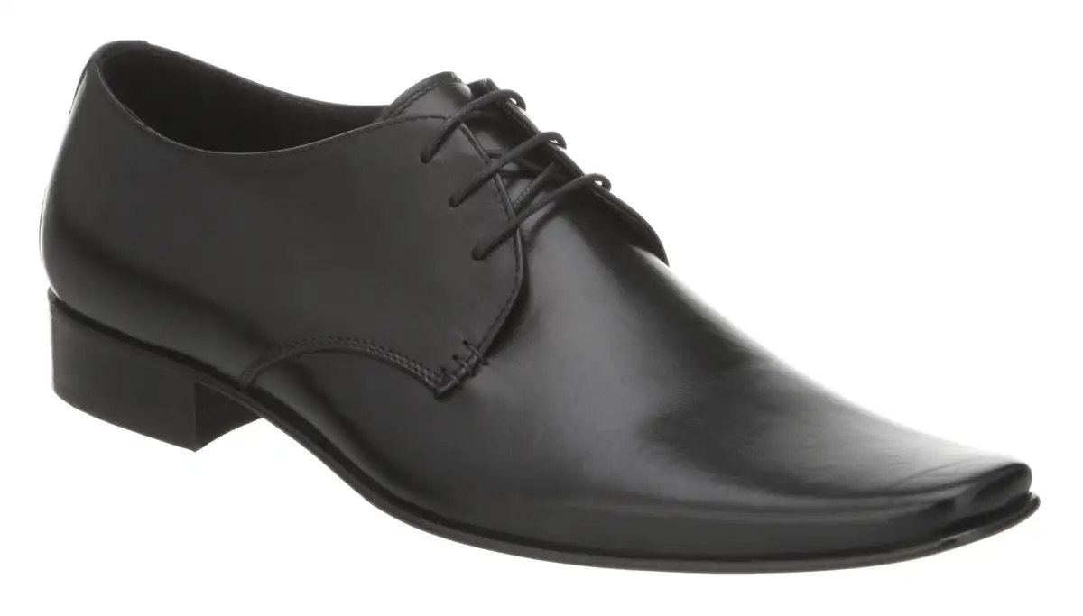 Now I don't like the Loake below, but it is at least 10 million times better than the above. I would rather go barefoot than wear the black shoes above. Yet I bet you that this is the most common shoe in London.