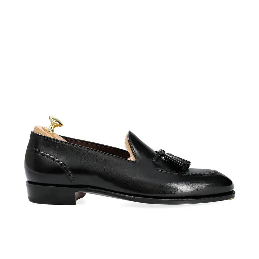 Black tassel loafers by Carmina, Albaladejo collection