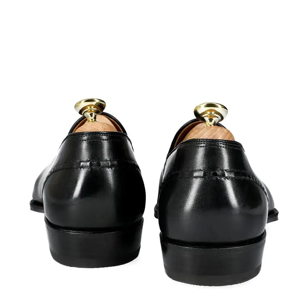 Seamless heel counters, hangrade detailing