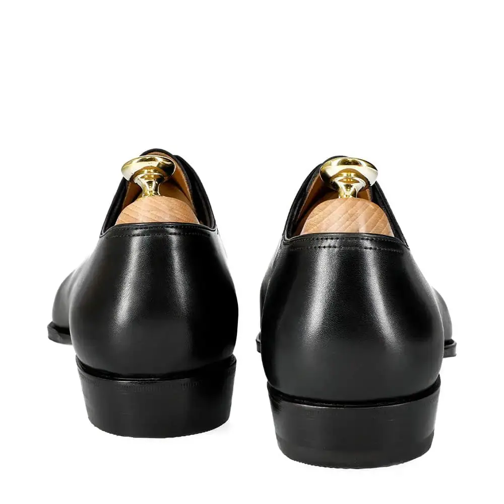 Seamless heel counters, hangrade detailing